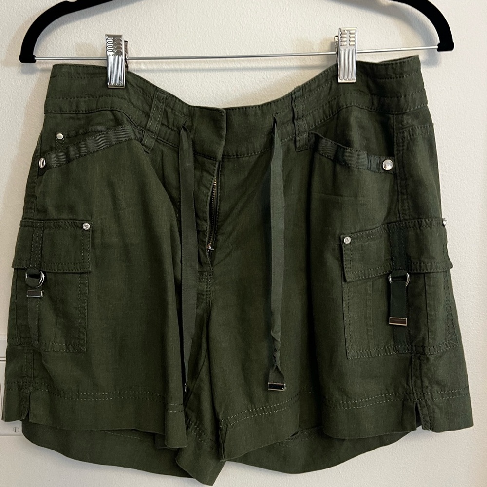 WHBM size 6 Linen shorts.